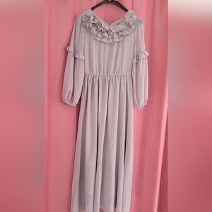 Beautiful and elegant flowy dress - light grey